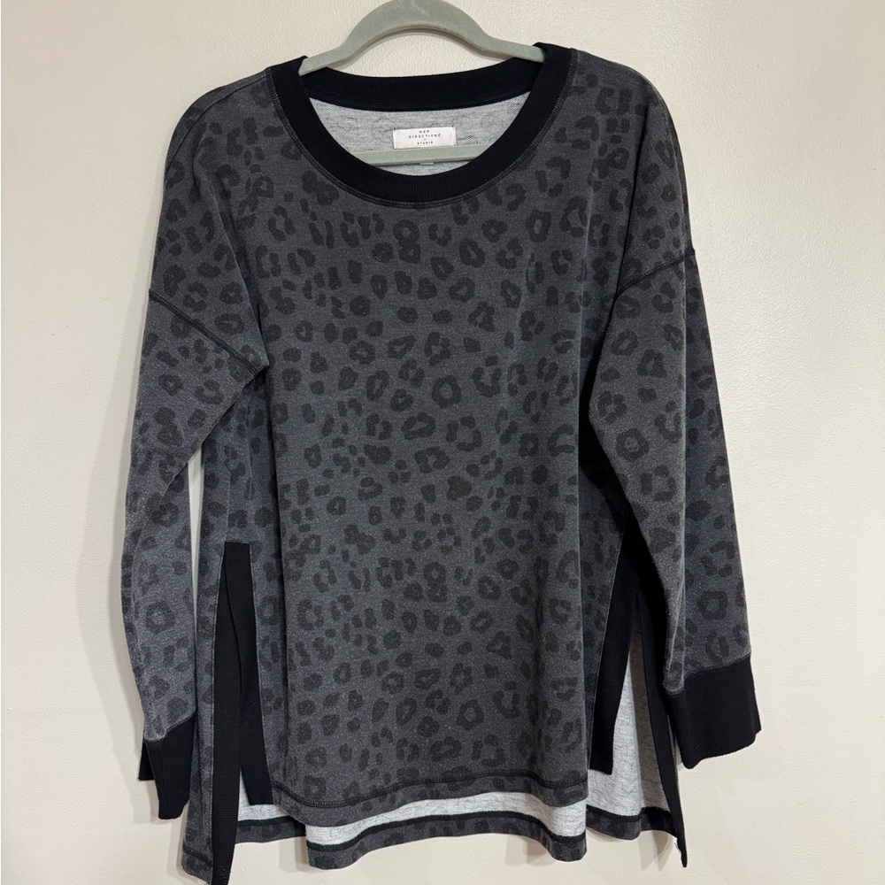 New Directions Black and Gray Animal Print Top